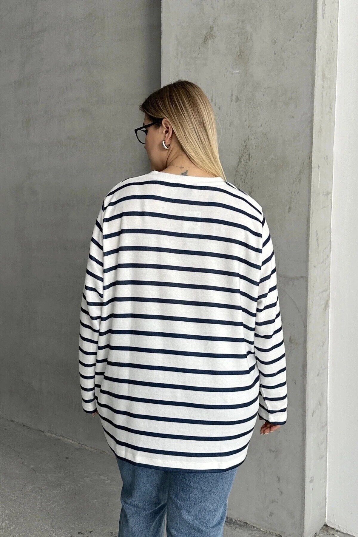 Kadın V Yaka Büyük Beden Oversize Kalıp Geniş Tunik Boy Yırtmaçlı Çizgili Uzun Kol Curve Yumoş Bluz