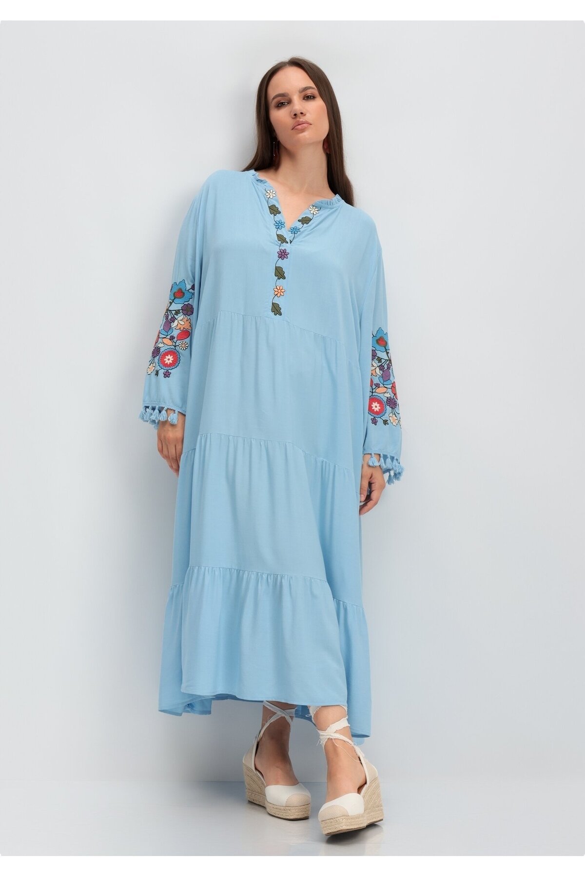 Kadın V Yaka Uzun Kol Çiçek Nakışlı Tesettüre Uygun Curve Büyük Beden Maxi Elbise