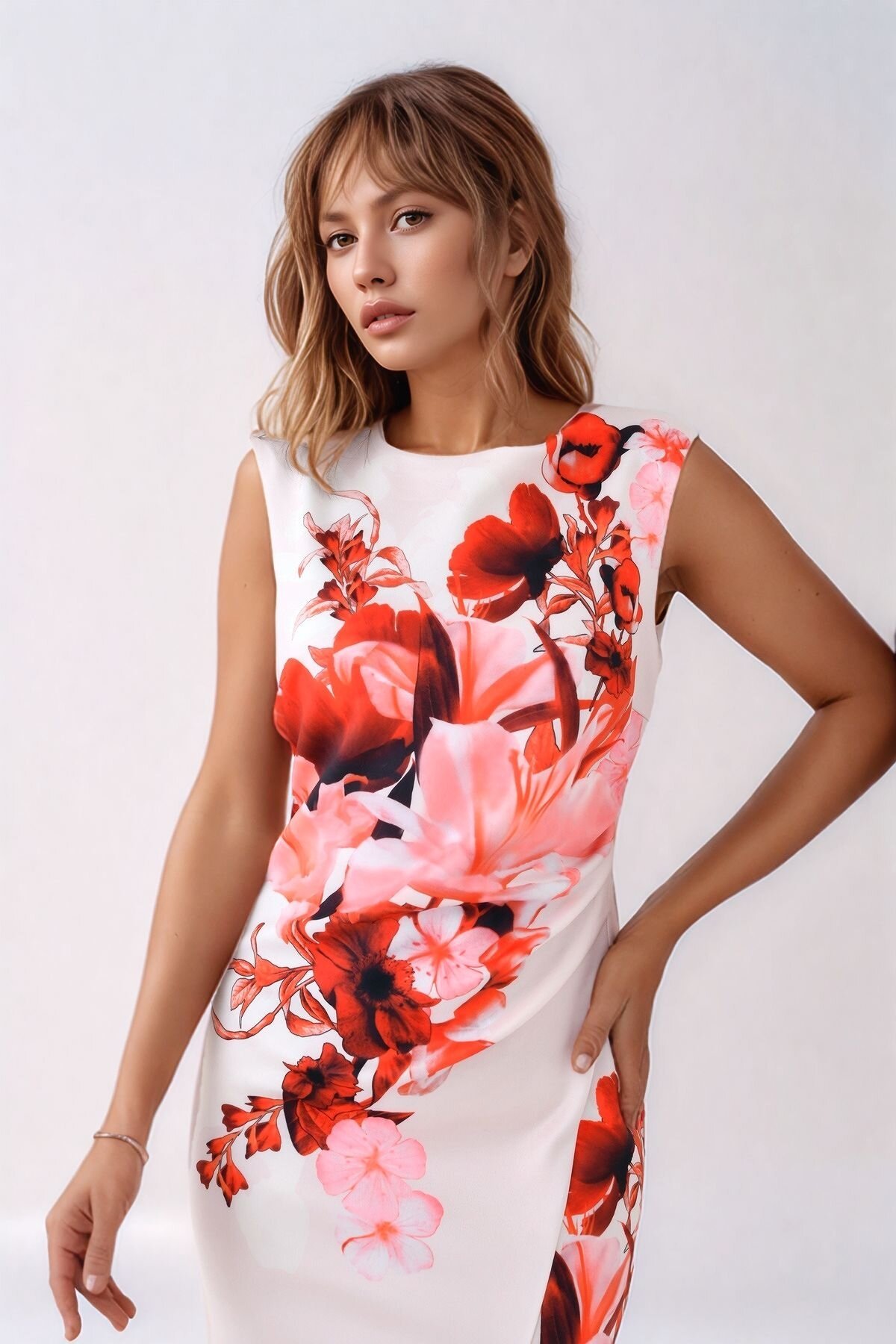 Kadın Asimetrik Etek Yırtmaçlı Çiçekli Büyük Beden Curve Şık Kolsuz Elbise