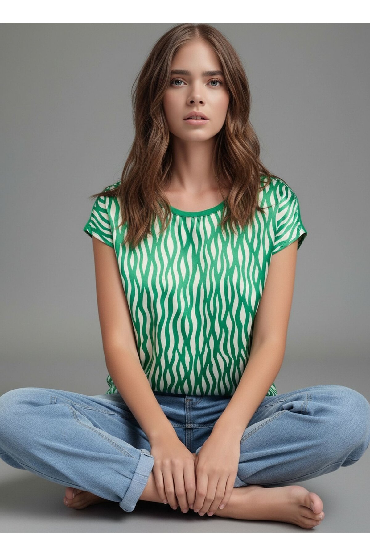 Kadın Bisiklet Yaka Saten Viskon Kısa Kol Spor Şık Desenli Bluz