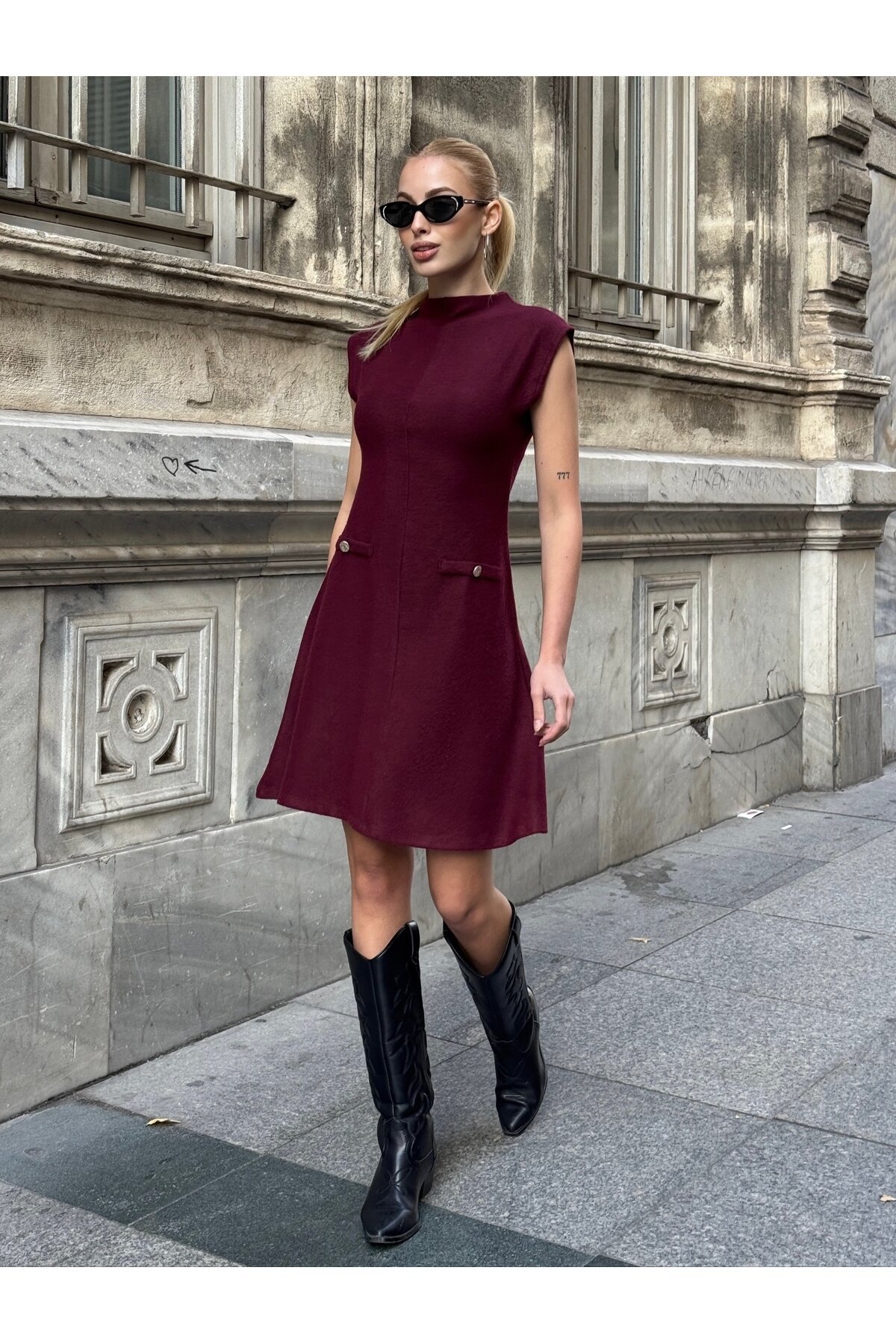Kadın Dik Yaka Asimetrik Etekli Beli Tokalı Kolsuz Şık Tasarım Elbise
