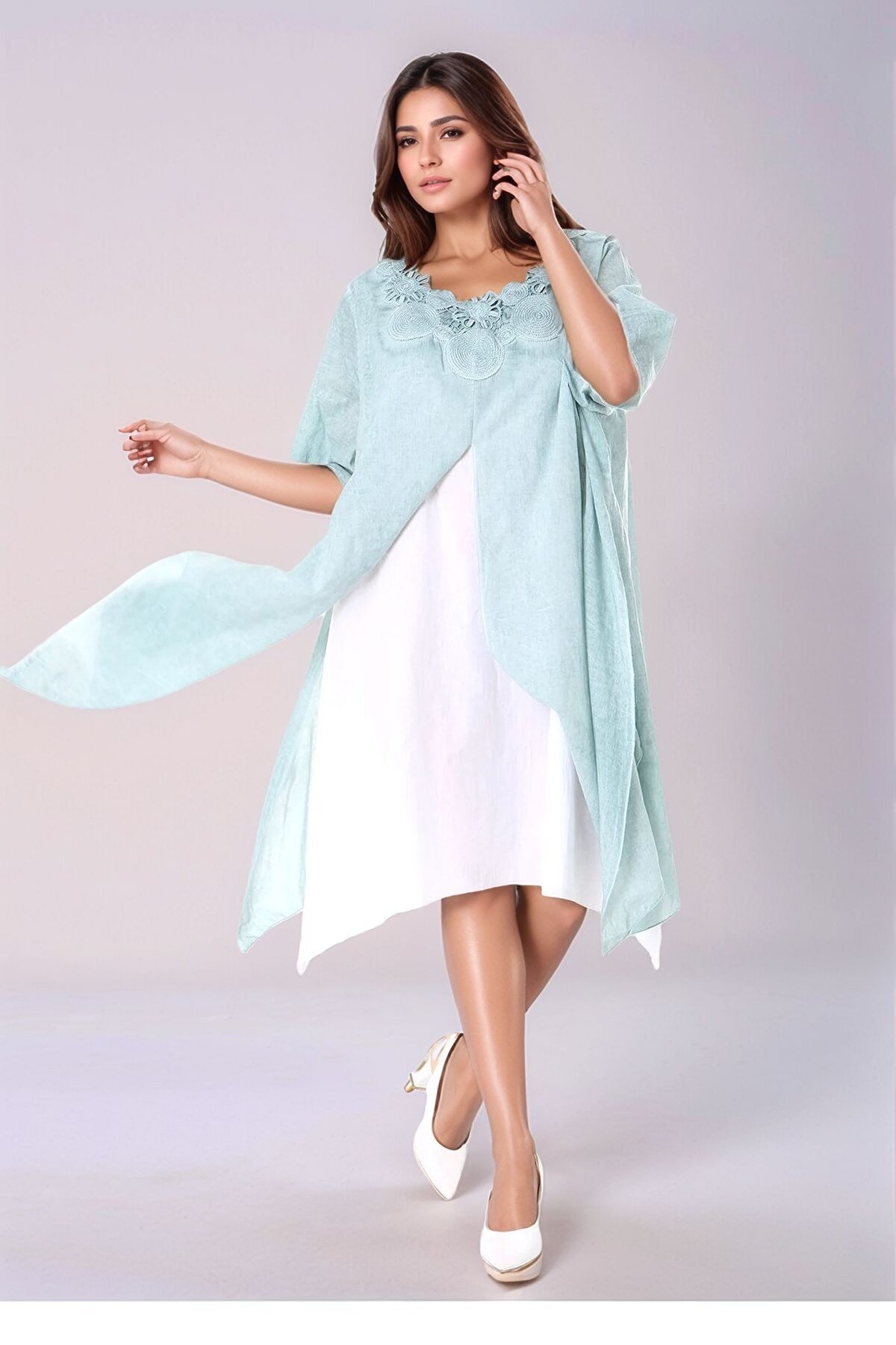 Kadın Kısa Kol İşlemeli Yaka Büyük Beden Yazlık Ön Arka Parça Yırtmaçlı %100 Cotton Curve Elbise