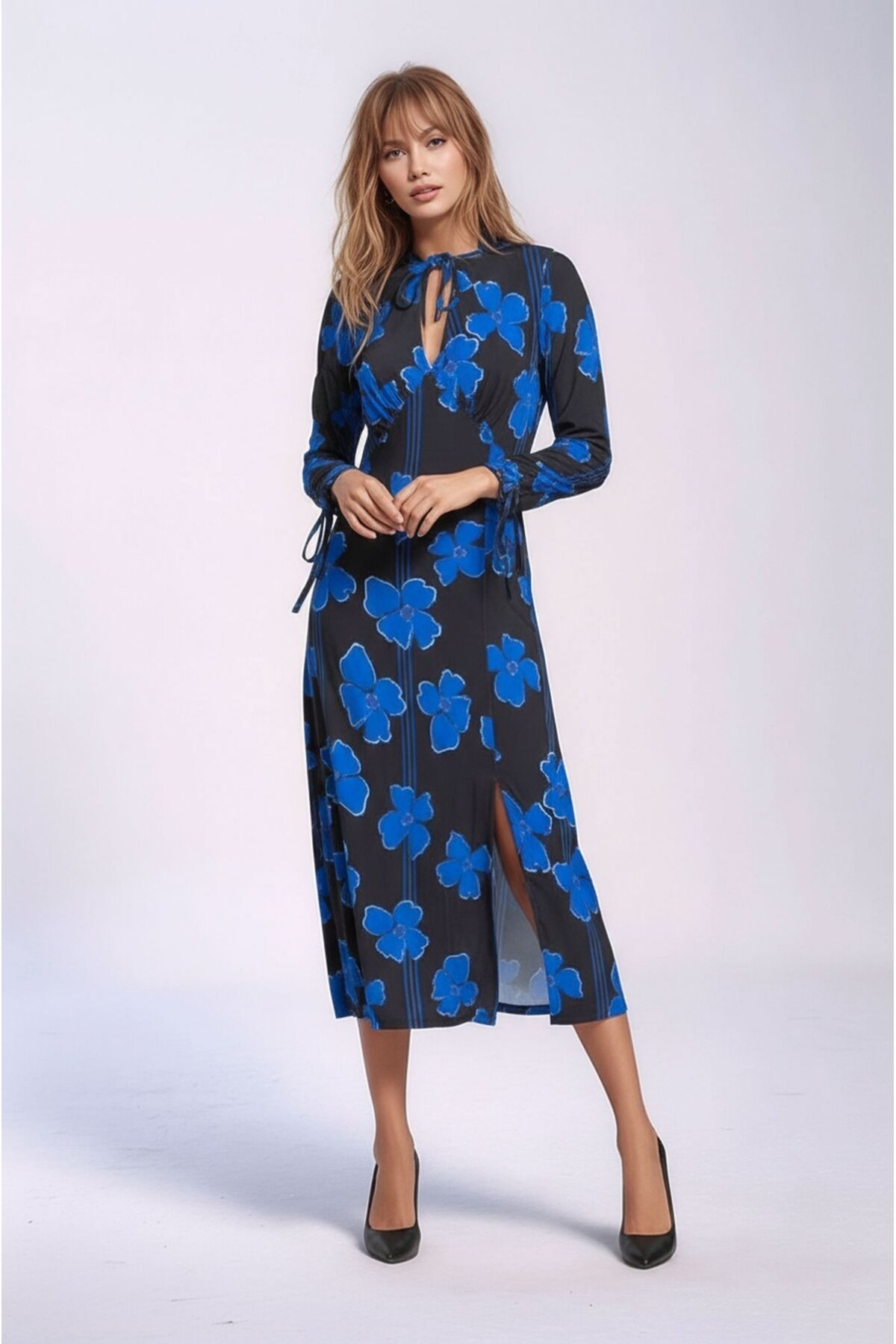 Kadın Yaka Bağlamalı Mavi Çiçek Desen Büzgü Kol Detaylı Şık Siyah Curve Elbise