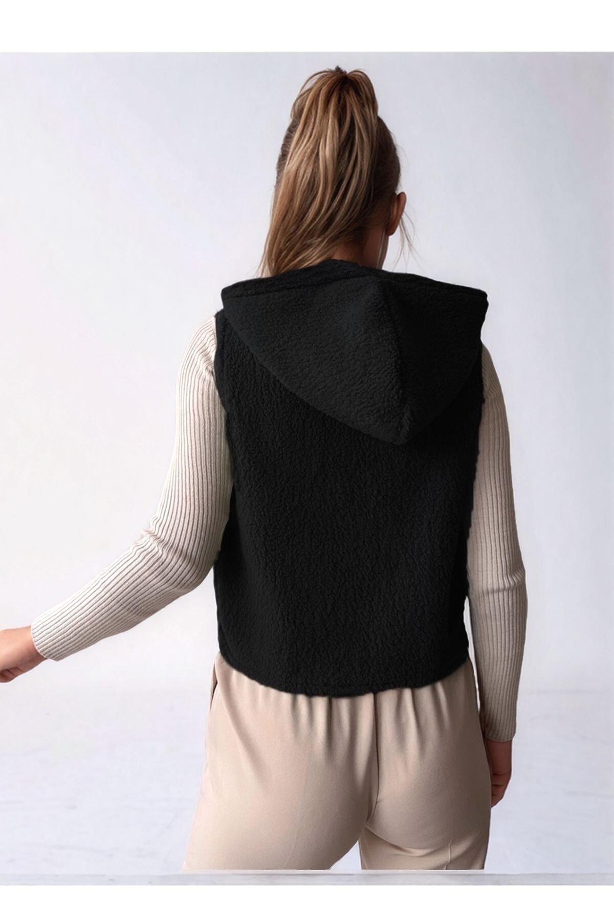 Kadın Önü Çıtçıtlı Kapüşonlu Yan Cepli Tasarım Yaka Spor Şık Crop Peluş Yelek