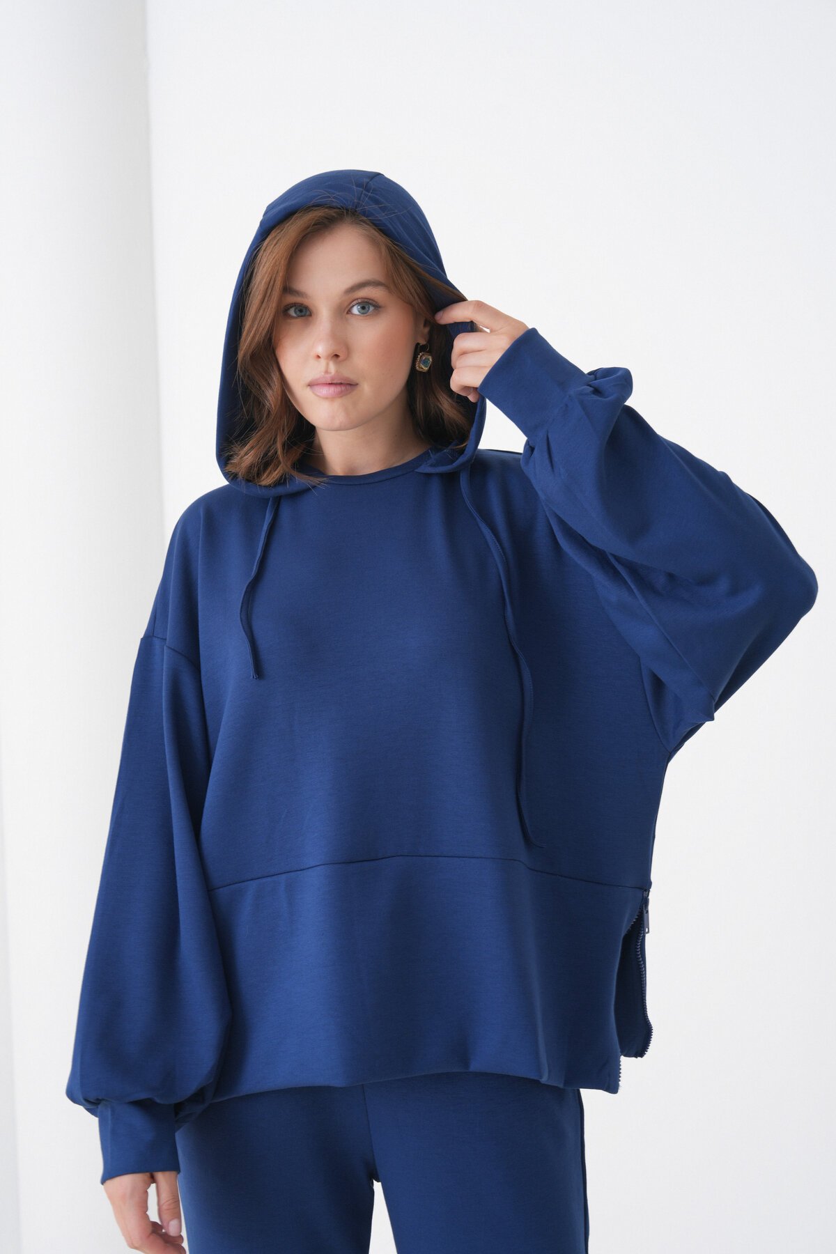 Kadın Oversize Kapüşonlu Sweatshirt Pileli Tasarım Pantolonlu Tesettüre Uygun Eşofman Takımı