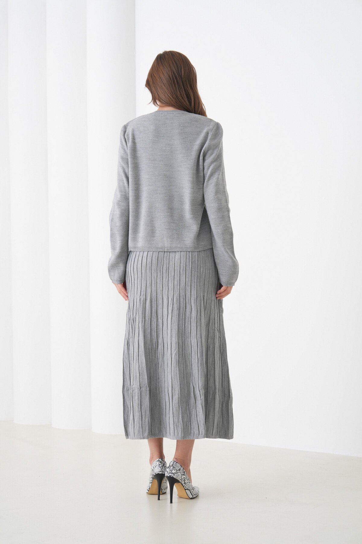 Kadın Pileli Etek Kazağı Düğmeli Tesettüre Uygun Örgü Triko Etekli Ceket Takım