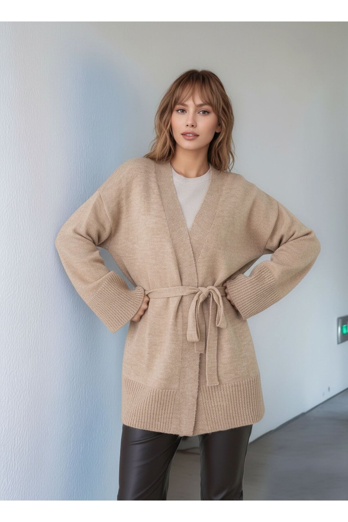 Kadın Tesettüre Uygun Midi Boy Kruvaze Kapama Kuşaklı Uzun Kol Cepli Spor Şık Triko Hırka Ceket