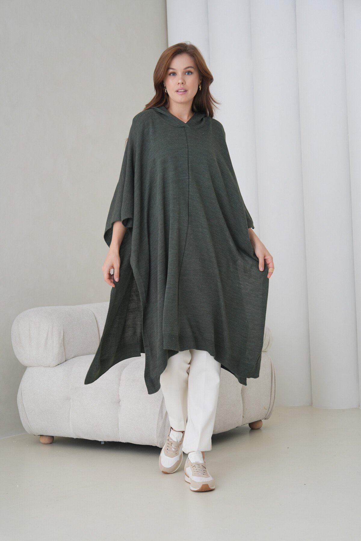 Kadın Tesettüre Uygun Yandan Bağlamalı Asimetrik Kesim Kapüşonlu Geniş Kalıp Panço Ceket