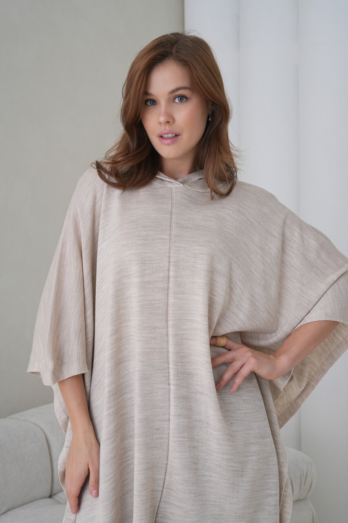 Kadın Tesettüre Uygun Yandan Bağlamalı Asimetrik Kesim Kapüşonlu Geniş Kalıp Panço Ceket