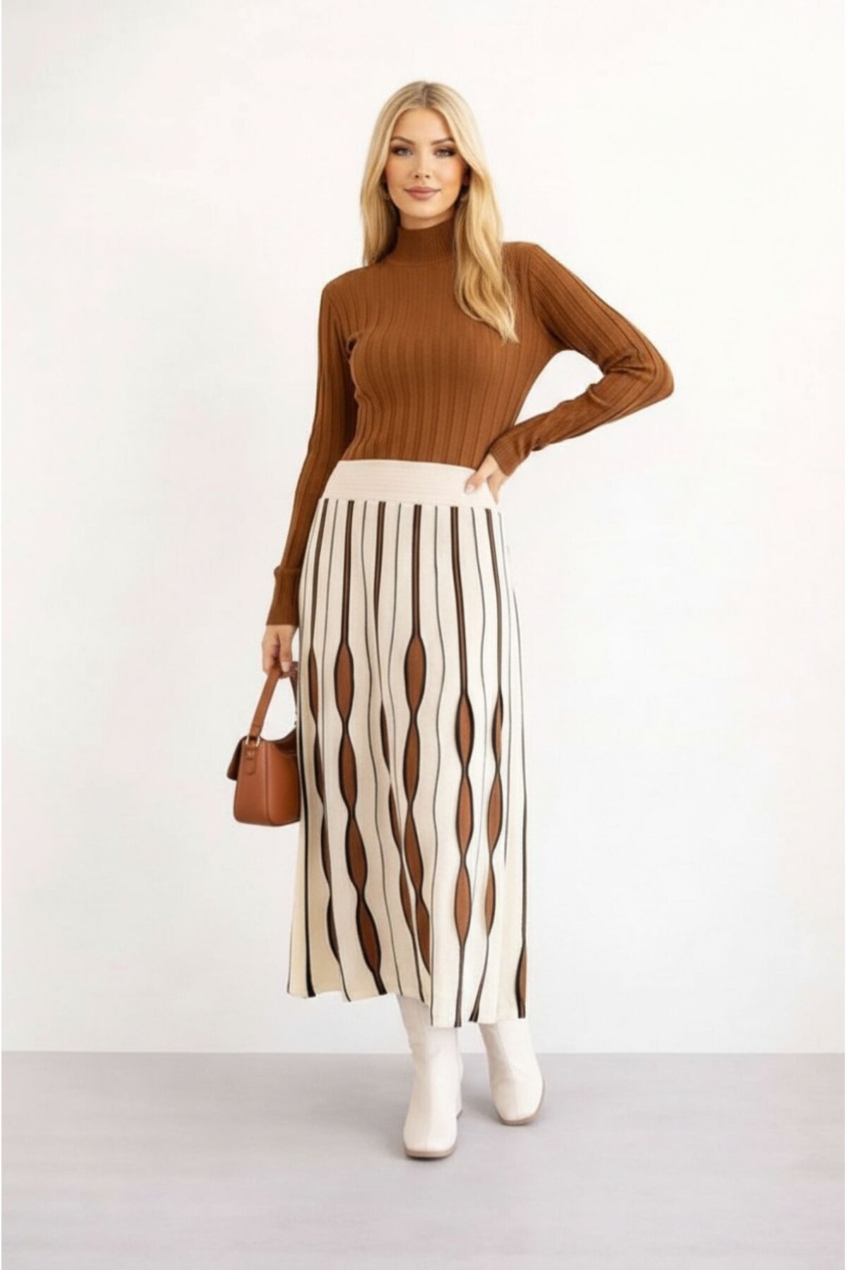 Kadın Uzun Kol Bisiklet Yaka Eteği Renkli Katlı Spor Şık Tesettüre Uygun Triko Tasarım Elbise