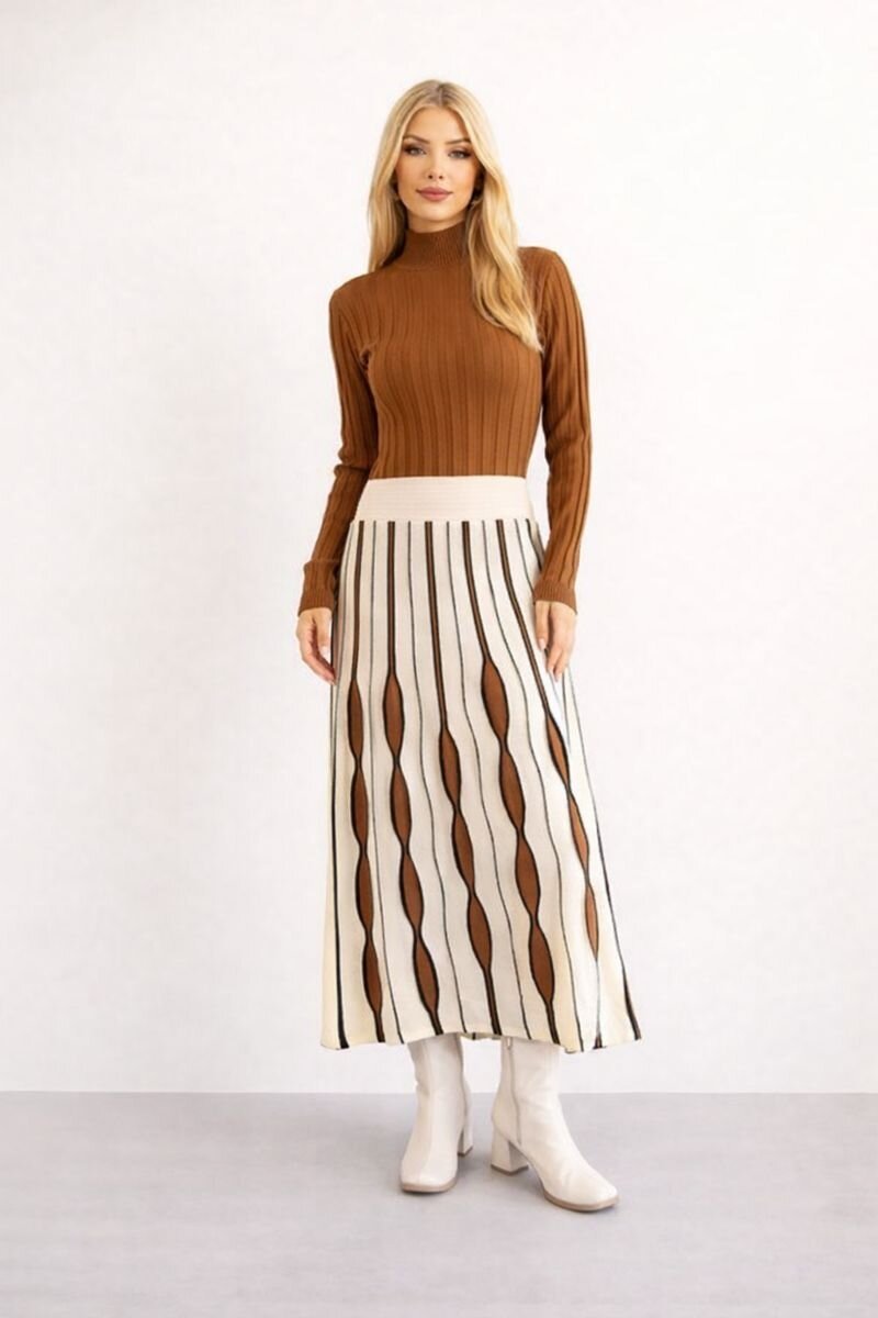 Kadın Uzun Kol Bisiklet Yaka Eteği Renkli Katlı Spor Şık Tesettüre Uygun Triko Tasarım Elbise