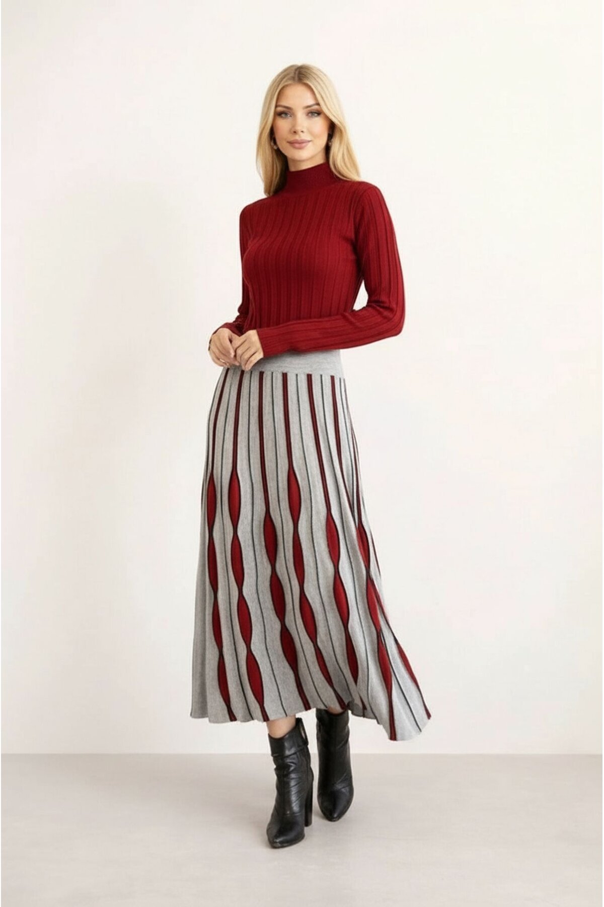 Kadın Uzun Kol Bisiklet Yaka Eteği Renkli Katlı Spor Şık Tesettüre Uygun Triko Tasarım Elbise