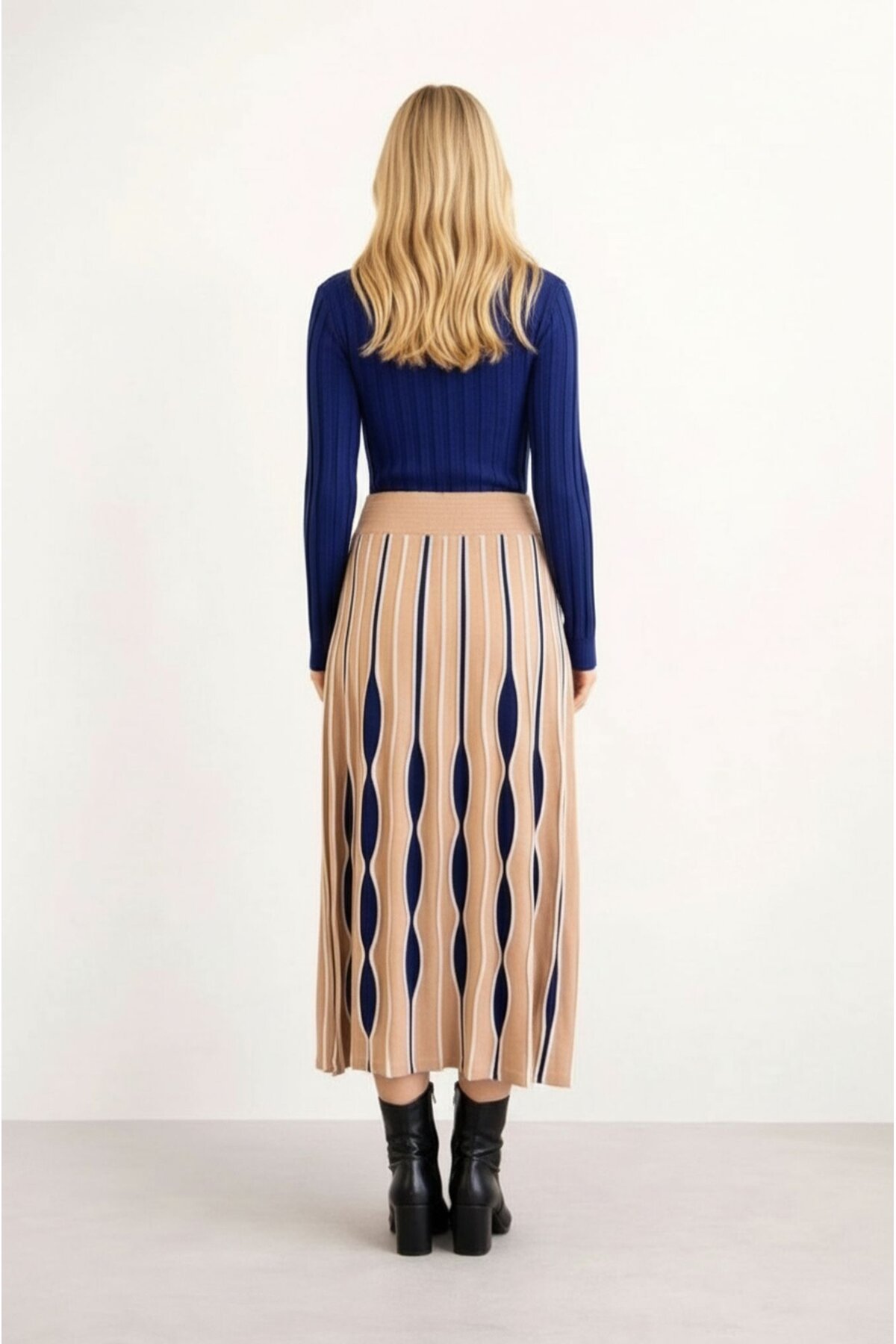 Kadın Uzun Kol Bisiklet Yaka Eteği Renkli Katlı Spor Şık Tesettüre Uygun Triko Tasarım Elbise