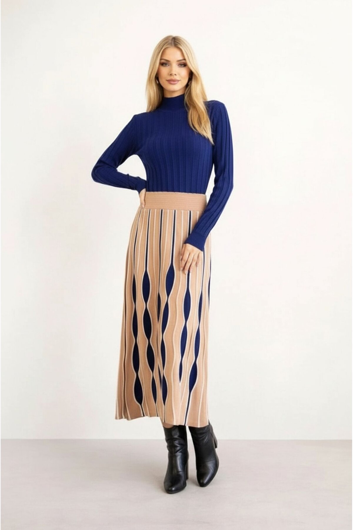 Kadın Uzun Kol Bisiklet Yaka Eteği Renkli Katlı Spor Şık Tesettüre Uygun Triko Tasarım Elbise