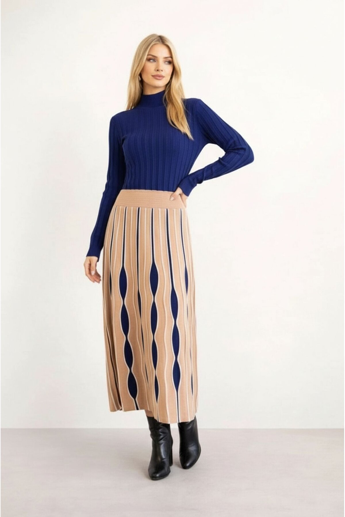 Kadın Uzun Kol Bisiklet Yaka Eteği Renkli Katlı Spor Şık Tesettüre Uygun Triko Tasarım Elbise