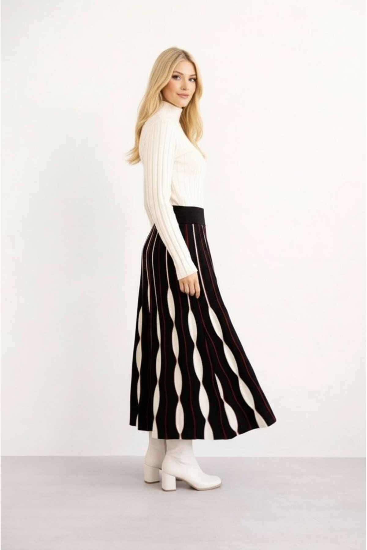 Kadın Uzun Kol Bisiklet Yaka Eteği Renkli Katlı Spor Şık Tesettüre Uygun Triko Tasarım Elbise