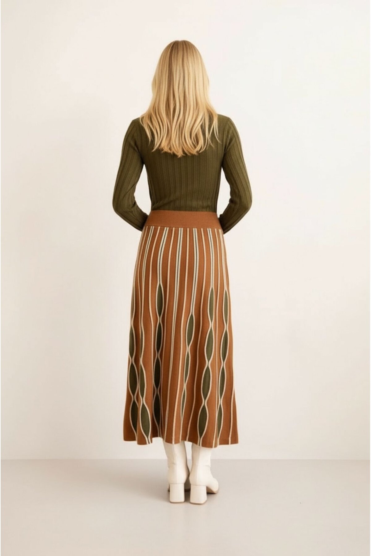 Kadın Uzun Kol Bisiklet Yaka Eteği Renkli Katlı Spor Şık Tesettüre Uygun Triko Tasarım Elbise