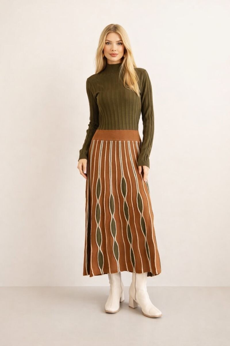 Kadın Uzun Kol Bisiklet Yaka Eteği Renkli Katlı Spor Şık Tesettüre Uygun Triko Tasarım Elbise