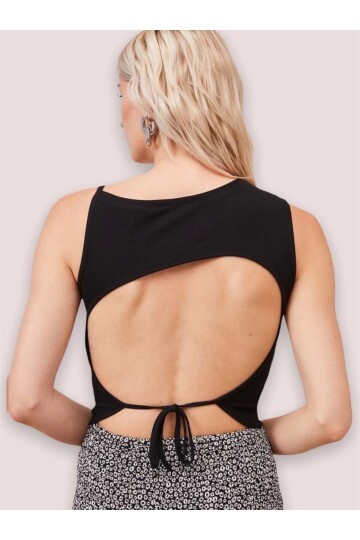 Kadın Sırtı Açık Bağlamalı Siyah Croptop