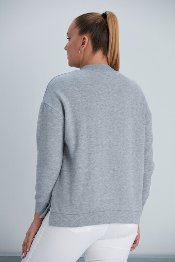 Kadın Gri Asimetrik Kesim Büyük Beden Sweatshirt