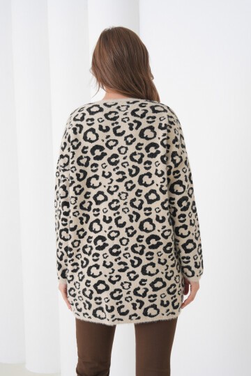 Kadın Tesettüre Uygun Midi Boy Uzun Kol Önden Düğmeli Leopar Desenli Spor Şık Triko Ceket