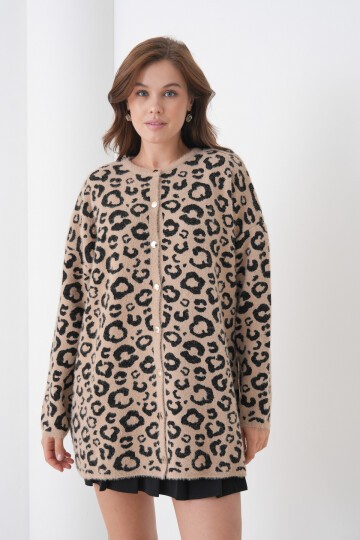 Kadın Tesettüre Uygun Midi Boy Uzun Kol Önden Düğmeli Leopar Desenli Spor Şık Triko Ceket