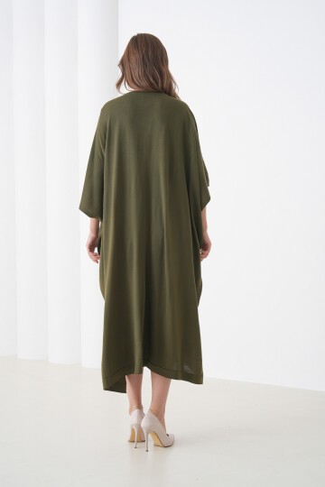 Kadın Tesettüre Uygun Önden Düğmeli Asimetrik Kesim Yarasa Kol Şık Geniş Kalıp Panço Ceket