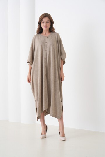 Kadın Tesettüre Uygun Önden Düğmeli Asimetrik Kesim Yarasa Kol Şık Geniş Kalıp Panço Ceket