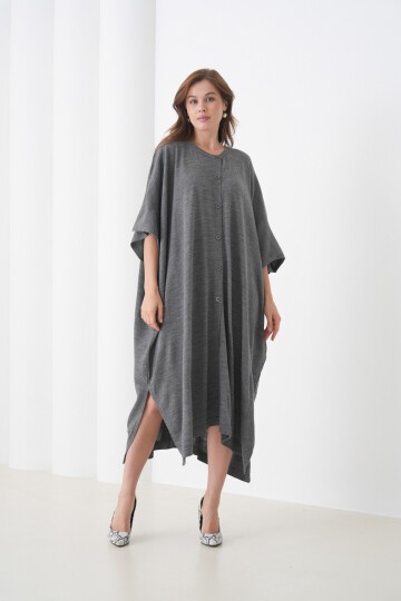 Kadın Tesettüre Uygun Önden Düğmeli Asimetrik Kesim Yarasa Kol Şık Geniş Kalıp Panço Ceket