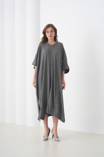 Kadın Tesettüre Uygun Önden Düğmeli Asimetrik Kesim Yarasa Kol Şık Geniş Kalıp Panço Ceket