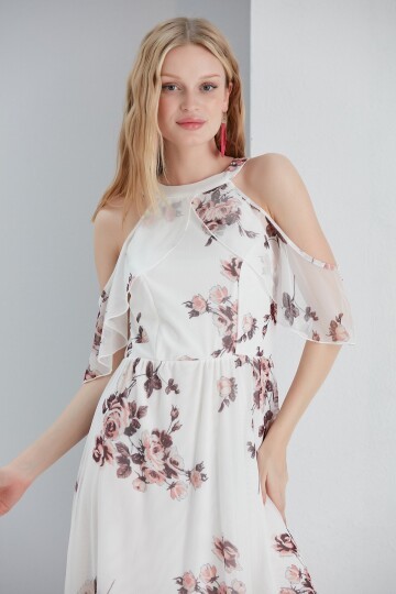 Kadın Tül Detaylı Omzu Açık Şık Rahat Kalıp Büyük Beden Abiye Elbise