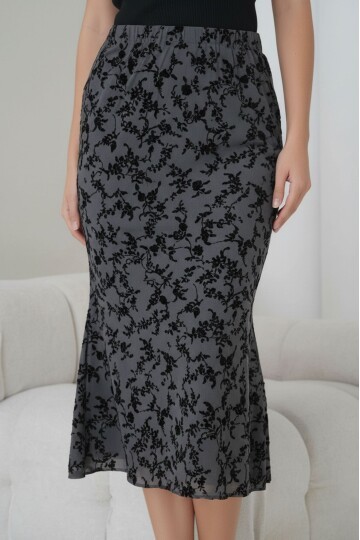 Kadın Beli Lastikli Çiçek Desenli Tül Balık Kesim Eteği Volanlı Midi Boy Curve Şık Etek