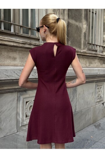 Kadın Dik Yaka Asimetrik Etekli Beli Tokalı Kolsuz Şık Tasarım Elbise