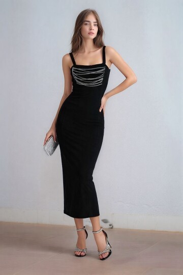 Kadın Kalın Askılı Sırt Dekolteli Ve Zincir Detaylı Midi Boy Yırtmaçlı Spor Şık Siyah Elbise