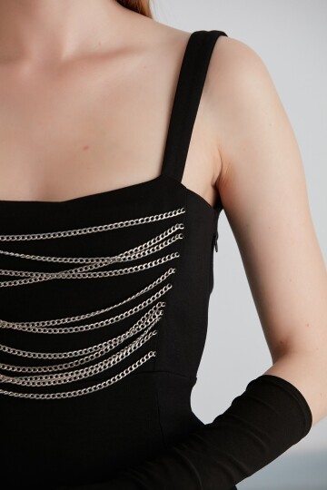 Kadın Kalın Askılı Sırt Dekolteli Ve Zincir Detaylı Midi Boy Yırtmaçlı Spor Şık Siyah Elbise