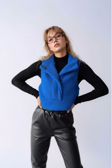 Kadın Önü Çıtçıtlı Kapüşonlu Yan Cepli Tasarım Yaka Spor Şık Crop Peluş Yelek