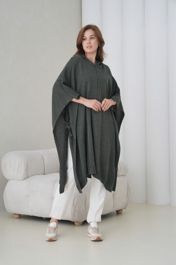 Kadın Tesettüre Uygun Yandan Bağlamalı Asimetrik Kesim Kapüşonlu Geniş Kalıp Panço Ceket