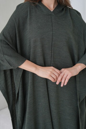 Kadın Tesettüre Uygun Yandan Bağlamalı Asimetrik Kesim Kapüşonlu Geniş Kalıp Panço Ceket