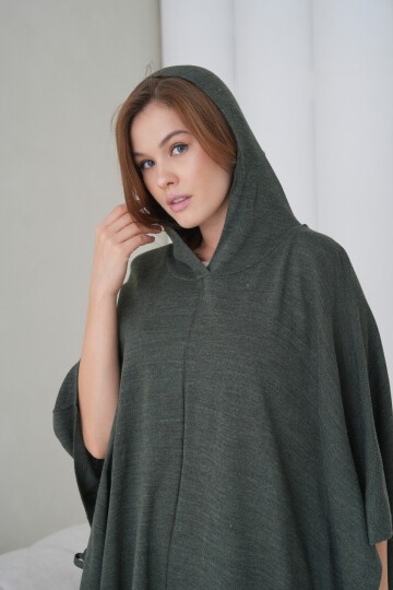 Kadın Tesettüre Uygun Yandan Bağlamalı Asimetrik Kesim Kapüşonlu Geniş Kalıp Panço Ceket