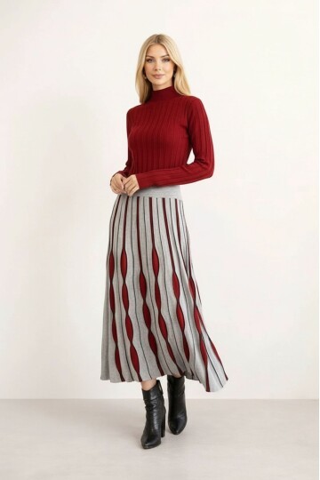 Kadın Uzun Kol Bisiklet Yaka Eteği Renkli Katlı Spor Şık Tesettüre Uygun Triko Tasarım Elbise