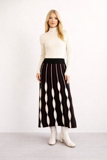 Kadın Uzun Kol Bisiklet Yaka Eteği Renkli Katlı Spor Şık Tesettüre Uygun Triko Tasarım Elbise