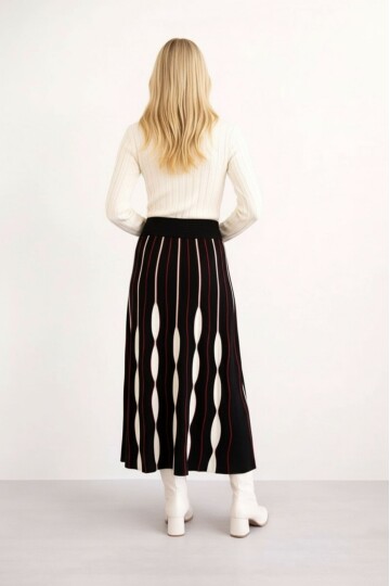 Kadın Uzun Kol Bisiklet Yaka Eteği Renkli Katlı Spor Şık Tesettüre Uygun Triko Tasarım Elbise