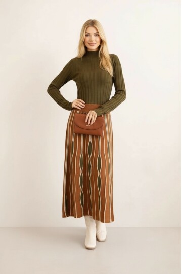 Kadın Uzun Kol Bisiklet Yaka Eteği Renkli Katlı Spor Şık Tesettüre Uygun Triko Tasarım Elbise