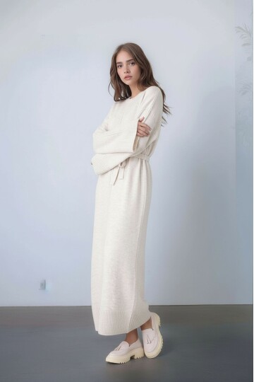 Kadın Uzun Kol Bisiklet Yaka Tesettüre Uygun Dokulu Kuşaklı Triko Spor Şık Maxi Boy Uzun Elbise