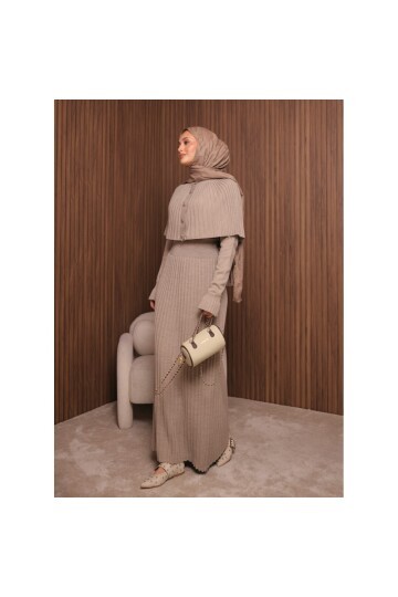 Kadın Uzun Kol Tasarım Şal Yaka Tesettüre Uygun Panço Düğme Detay Triko Şık Maxi Boy Uzun Elbise