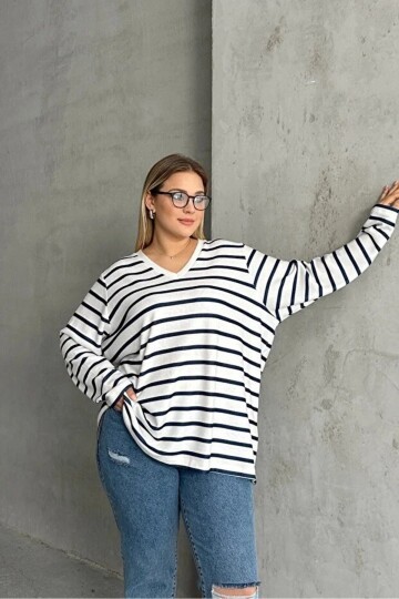 Kadın V Yaka Büyük Beden Oversize Kalıp Geniş Yırtmaçlı Çizgili Uzun Kol Curve Yumoş Bluz