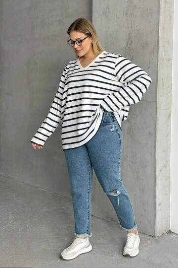 Kadın V Yaka Büyük Beden Oversize Kalıp Geniş Yırtmaçlı Çizgili Uzun Kol Curve Yumoş Bluz